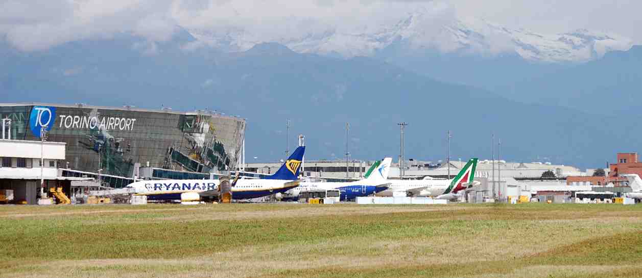 Aéroport Turin Caselle, Italie, le parking avion